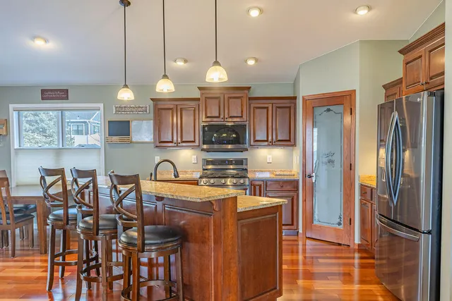 $549,000 | 905 Pioneer Drive, Holmen, WI 54636