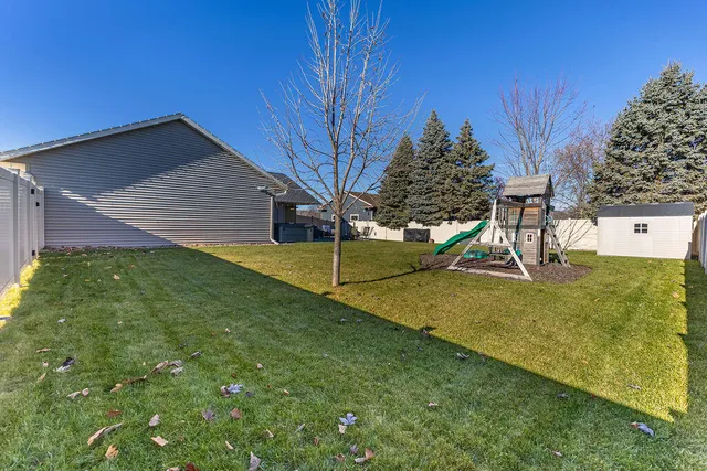 $549,000 | 905 Pioneer Drive, Holmen, WI 54636