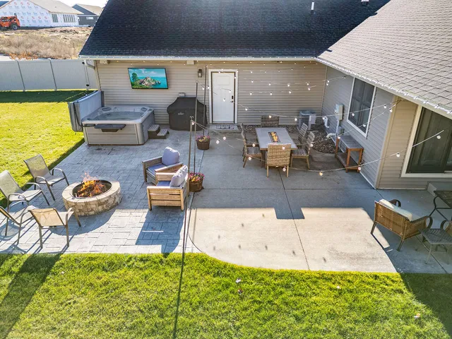 $549,000 | 905 Pioneer Drive, Holmen, WI 54636