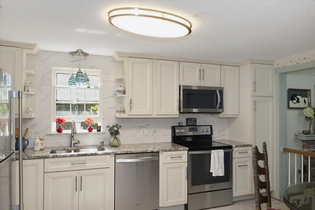 69 Hall Street Dunstable, MA 01827 - Photo 22 of 40