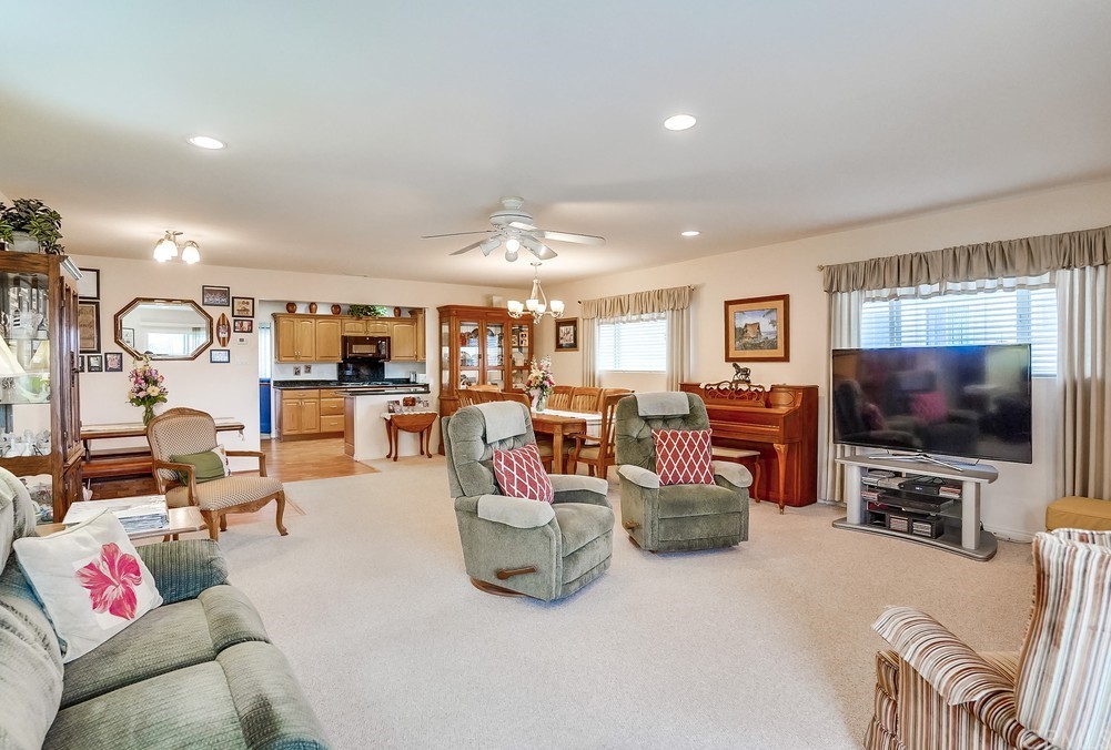 2418 Ives Lane Redondo Beach, CA 90278 - Photo 11 of 31 Family room