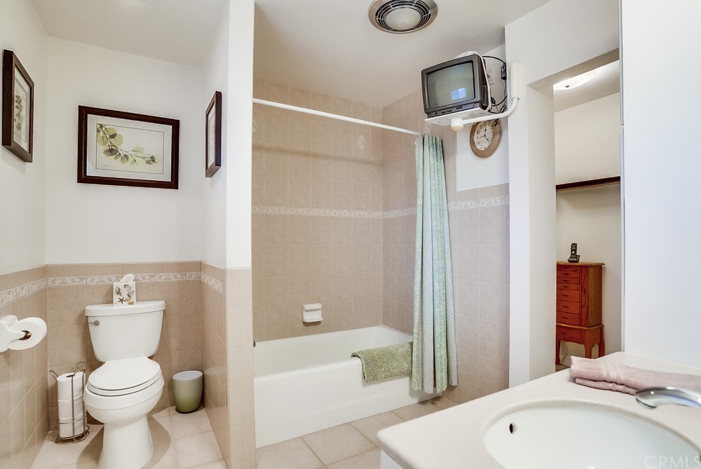2418 Ives Lane Redondo Beach, CA 90278 - Photo 18 of 31 Owners ensuite