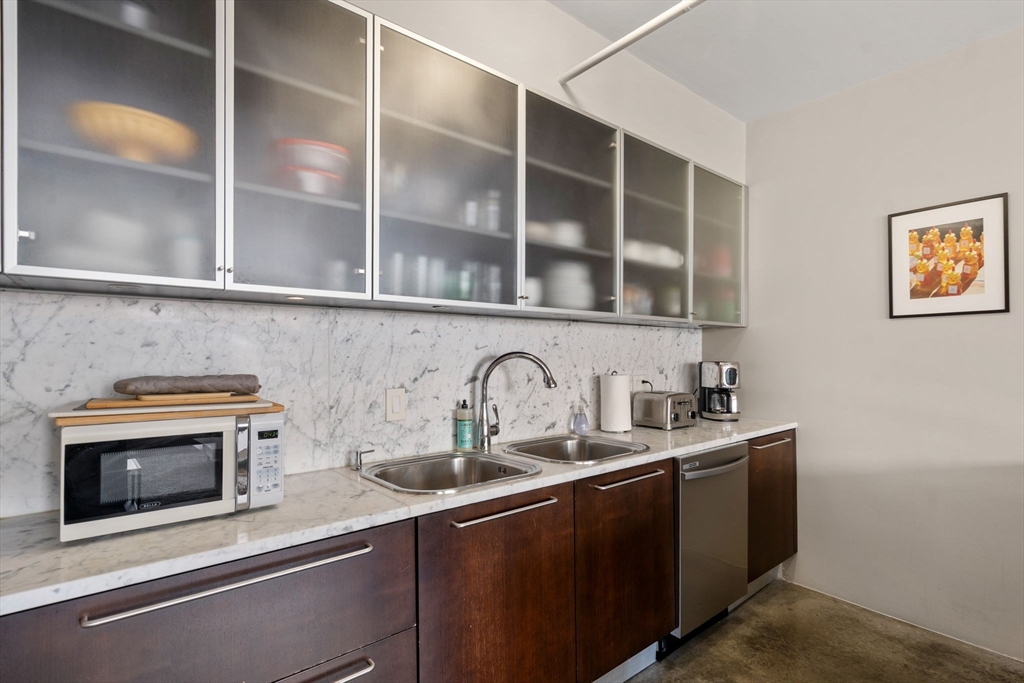 453 Washington Street, Unit 7E Boston, MA 02111 - Photo 8 of 18