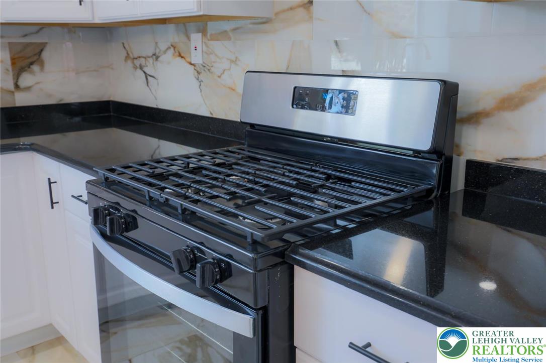 2270 Easton Road Bethlehem, PA 18015 - Photo 17 of 43 a close up of a stove