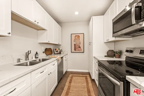 $750,000 | 8401 Fountain Avenue, Unit 13, West Hollywood, CA 90069