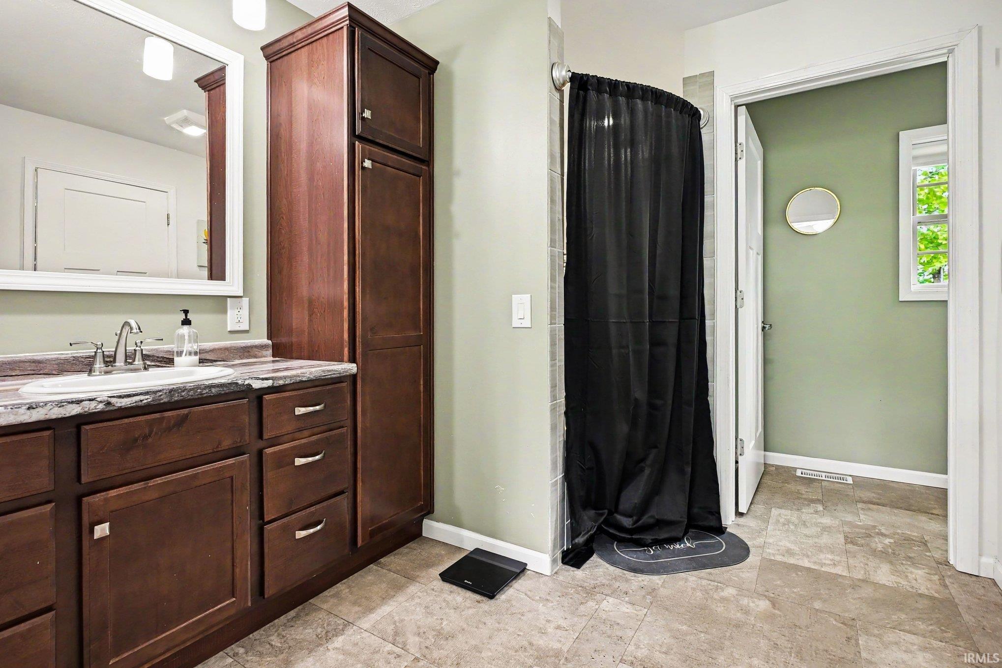 595 South Paradise Drive Rochester, IN 46975 - Photo 12 of 30