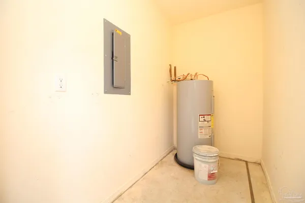 $1,495 | 1927 America Avenue, Gulf Breeze, FL 32563