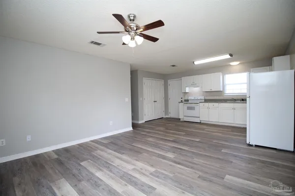 $1,495 | 1927 America Avenue, Gulf Breeze, FL 32563