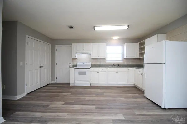 $1,495 | 1927 America Avenue, Gulf Breeze, FL 32563