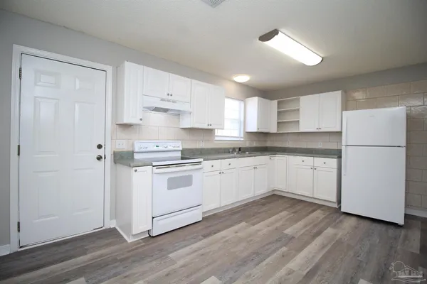 $1,495 | 1927 America Avenue, Gulf Breeze, FL 32563