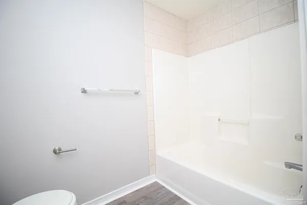 $1,495 | 1927 America Avenue, Gulf Breeze, FL 32563