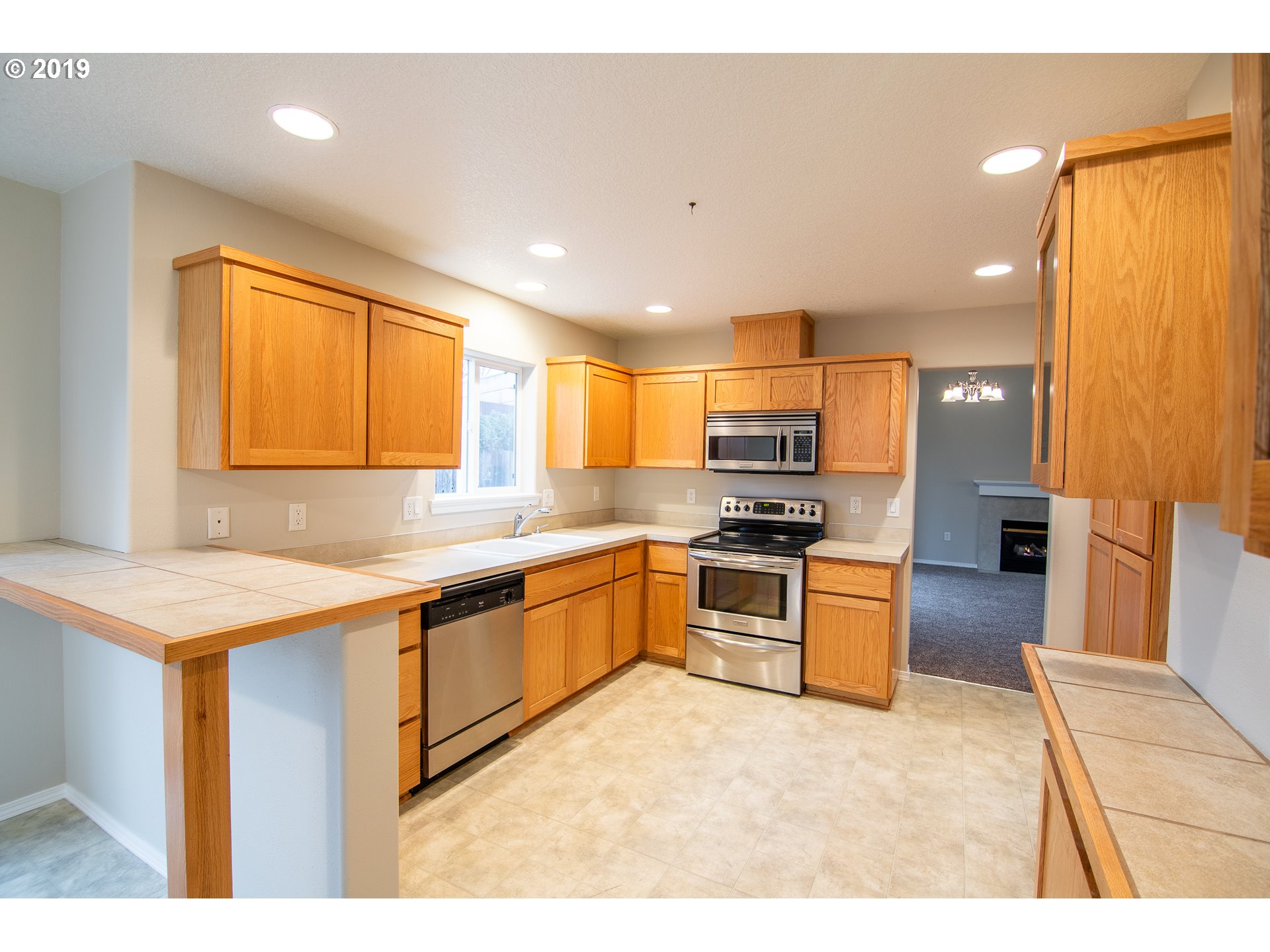 724 Northeast Mariners Loop Portland, OR 97211 - Photo 8 of 29 Gallery Image 8