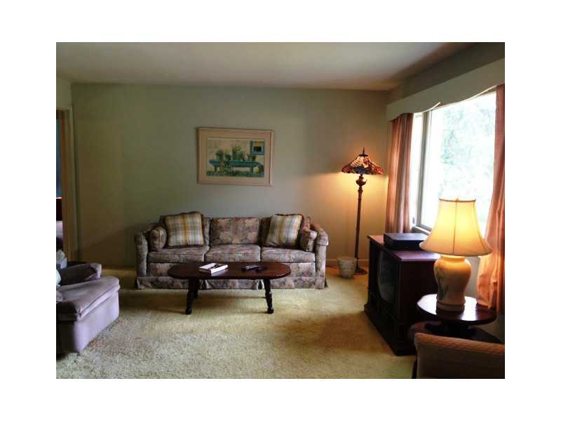 9 Elizabeth Street Westerly, RI 02891 - Photo 7 of 10 Living Room.