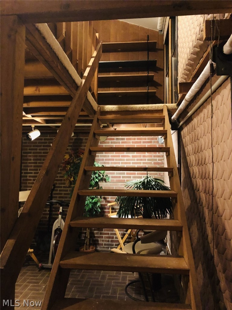 3271 Silsby Road Cleveland, OH 44118 - Photo 3 of 18 Gallery Image 3