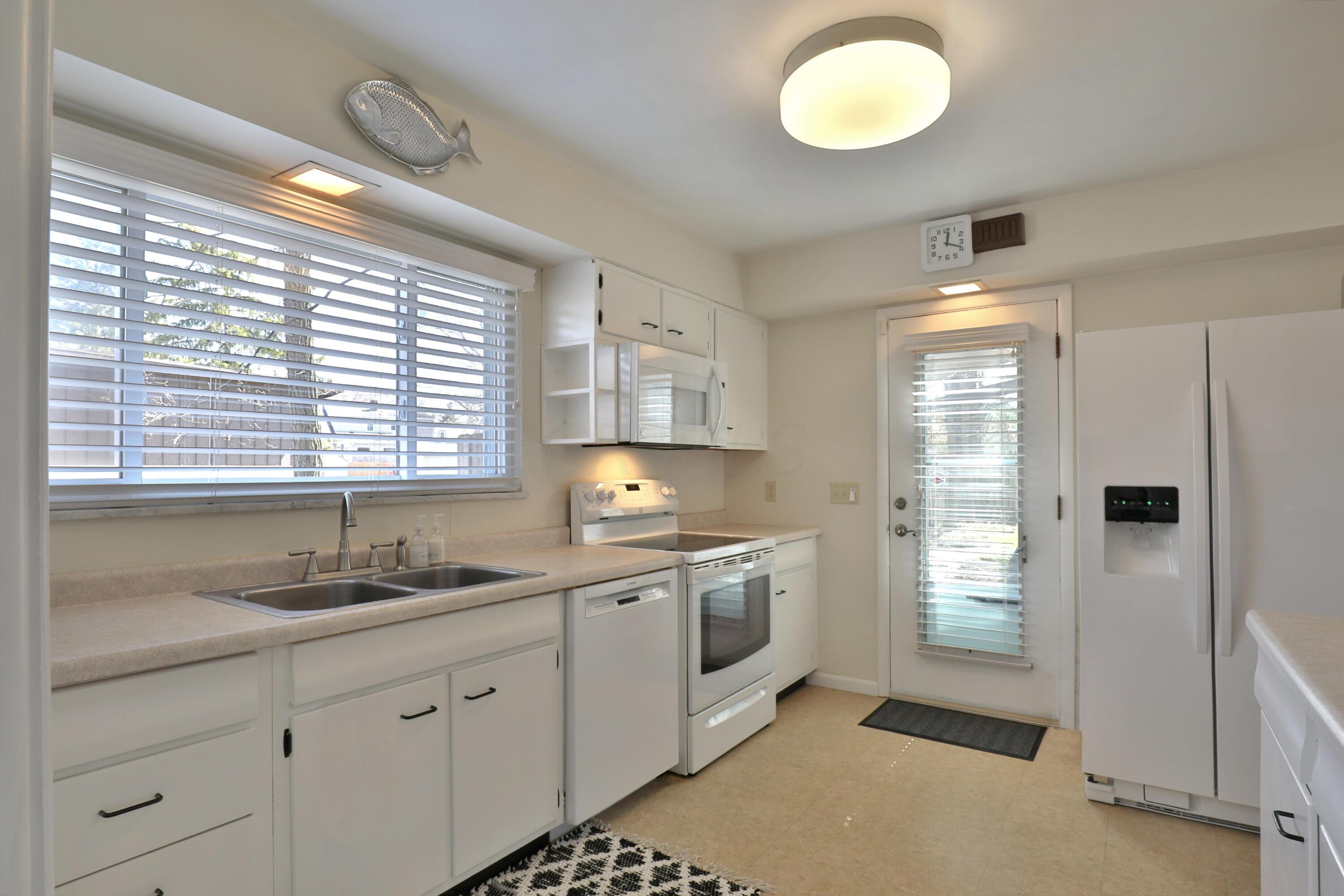 207 Lake Ridge Road Worthington, OH 43085 - Photo 14 of 60 Kitchen