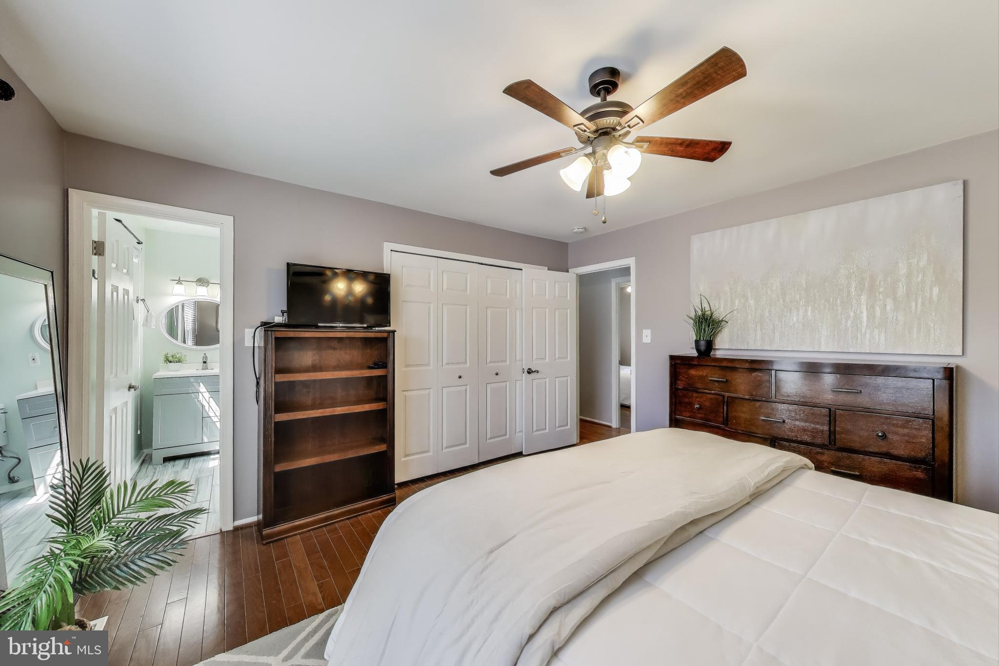 9525 Kirkfield Road Burke, VA 22015 - Photo 11 of 31 Primary Bedroom Suite