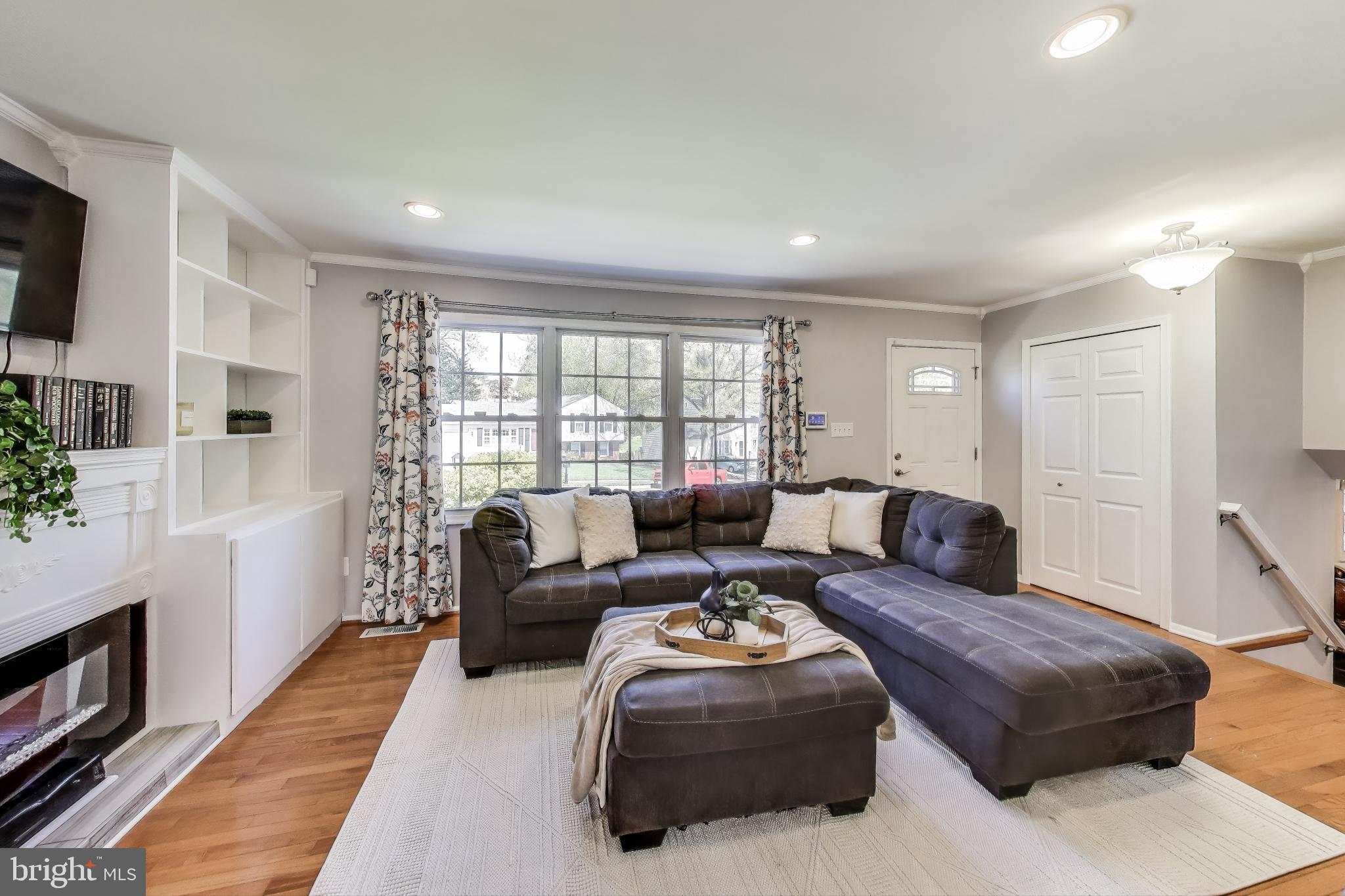 9525 Kirkfield Road Burke, VA 22015 - Photo 6 of 31 Light-Filled Living Room