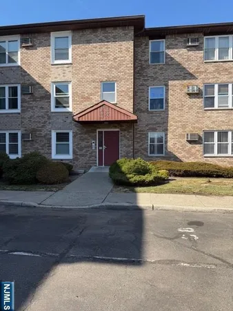 $339,999 | 74 Riverview Court, Secaucus, NJ 07094