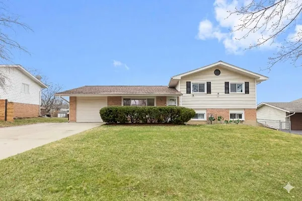 $469,000 | 1910 Ashley Road, Hoffman Estates, IL 60169