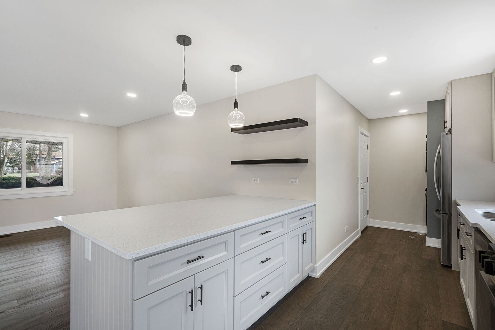 1910 Ashley Road Hoffman Estates, IL 60169 - Photo 9 of 30 a kitchen with appliances and cabinets