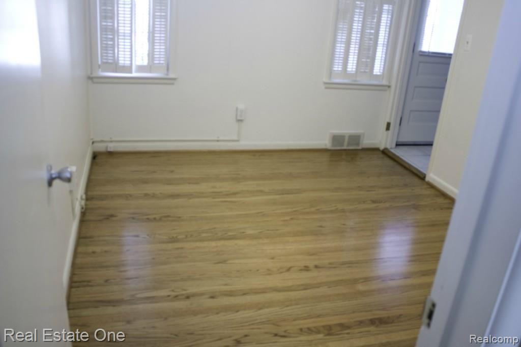 3630 Rockingham Road Royal Oak, MI 48073 - Photo 12 of 21 Bedroom3.jpg