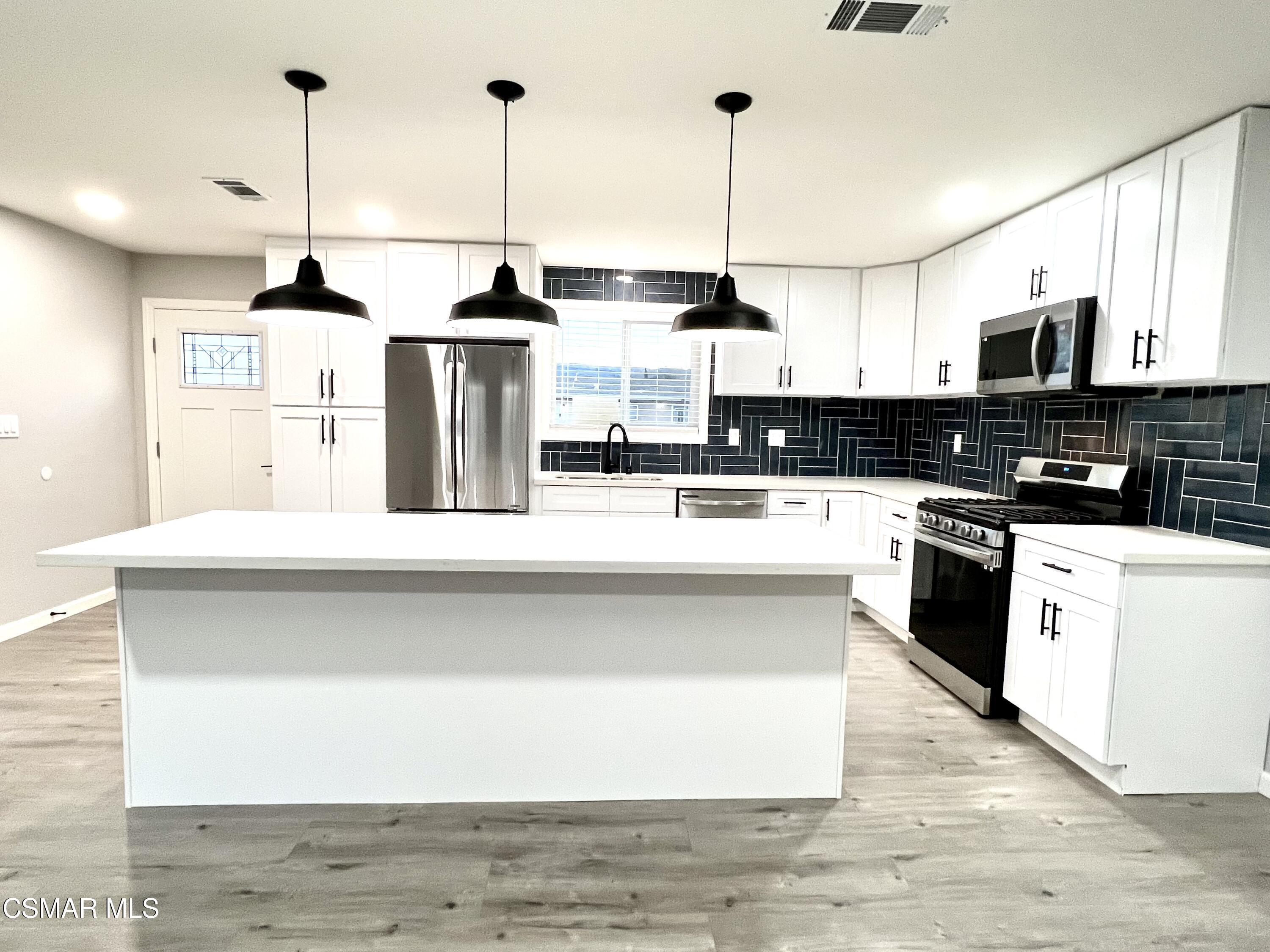 1663 Sutter Avenue Simi Valley, CA 93065 - Photo 2 of 17 IMG-1302