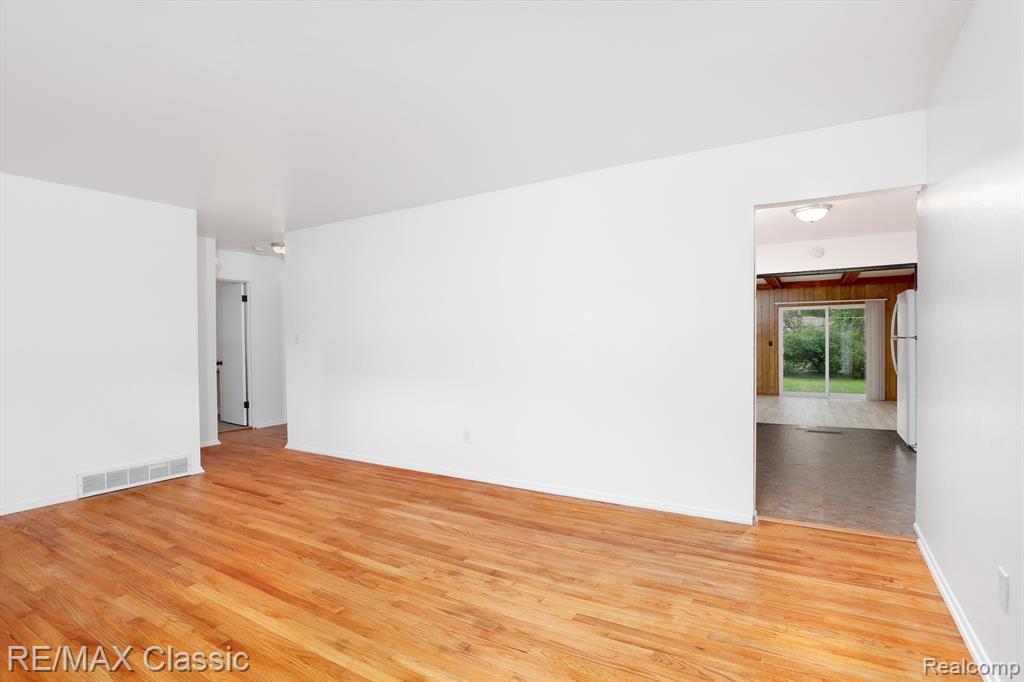 21809 Inkster Road Farmington Hills, MI 48336 - Photo 5 of 24
