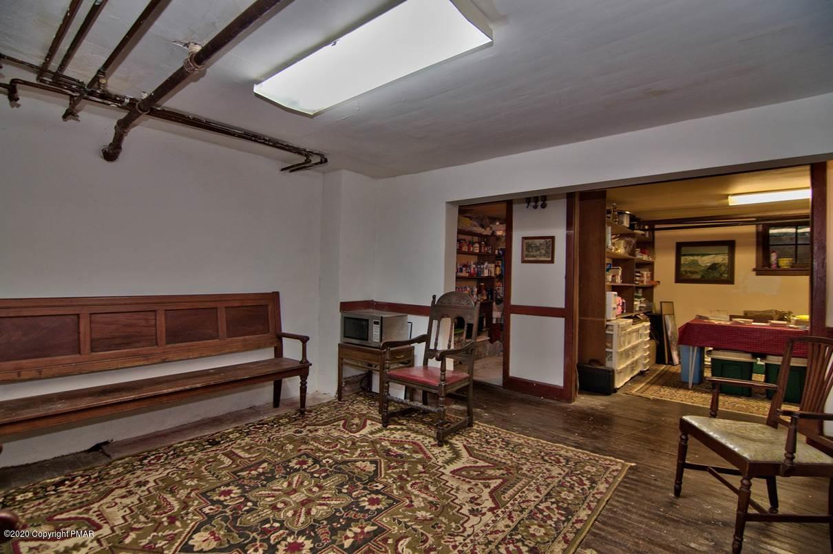 24 Summit Avenue Pocono Manor, PA 18349 - Photo 106 of 114 a living room with furniture