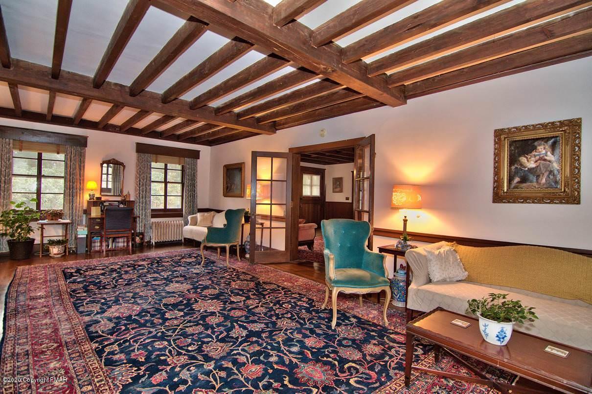 24 Summit Avenue Pocono Manor, PA 18349 - Photo 11 of 114 Living Room