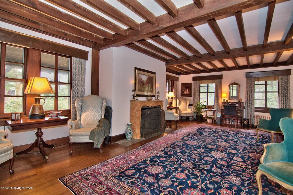 24 Summit Avenue Pocono Manor, PA 18349 - Photo 12 of 114 Living Room