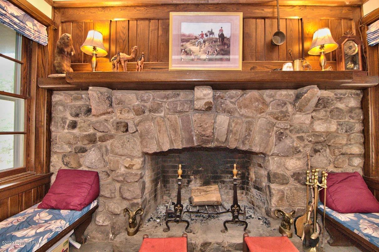 24 Summit Avenue Pocono Manor, PA 18349 - Photo 18 of 114 Family Room