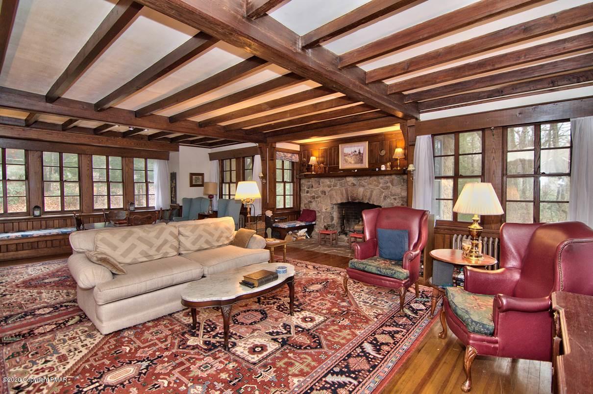 24 Summit Avenue Pocono Manor, PA 18349 - Photo 19 of 114 Family Room