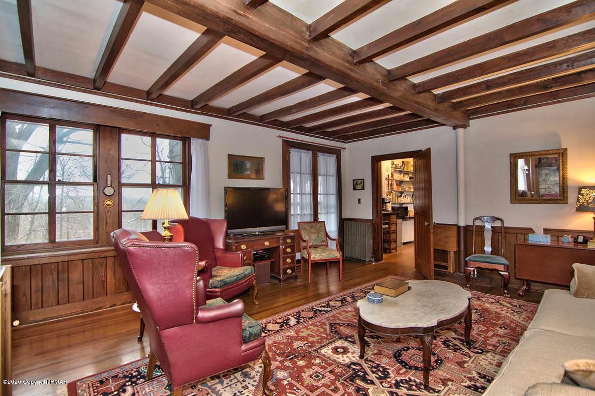 24 Summit Avenue Pocono Manor, PA 18349 - Photo 23 of 114 Family Room