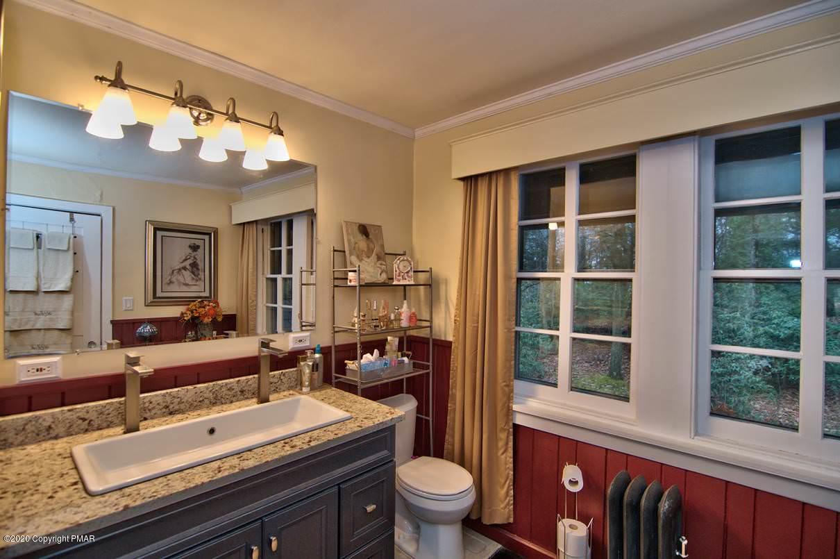 24 Summit Avenue Pocono Manor, PA 18349 - Photo 40 of 114 Master Bathroom en-suite