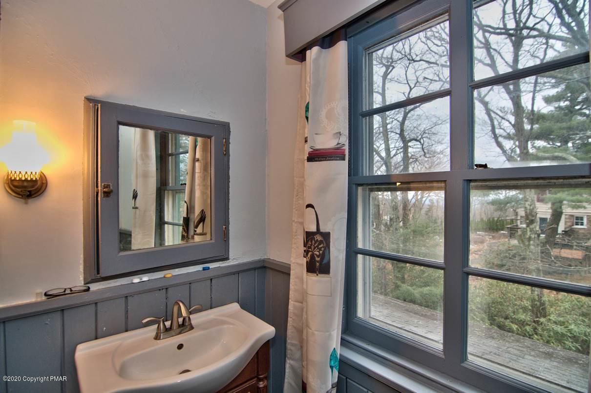 24 Summit Avenue Pocono Manor, PA 18349 - Photo 48 of 114 Bathroom 2