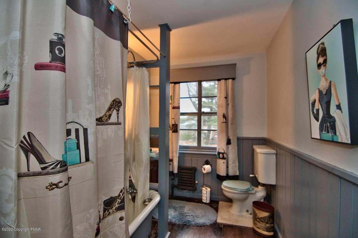 24 Summit Avenue Pocono Manor, PA 18349 - Photo 51 of 114 Bathroom 2