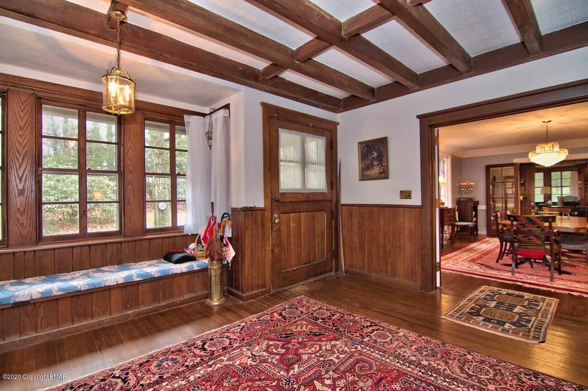 24 Summit Avenue Pocono Manor, PA 18349 - Photo 7 of 114 Foyer