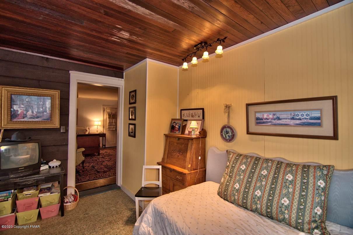 24 Summit Avenue Pocono Manor, PA 18349 - Photo 71 of 114 a bedroom with a bed and a tv
