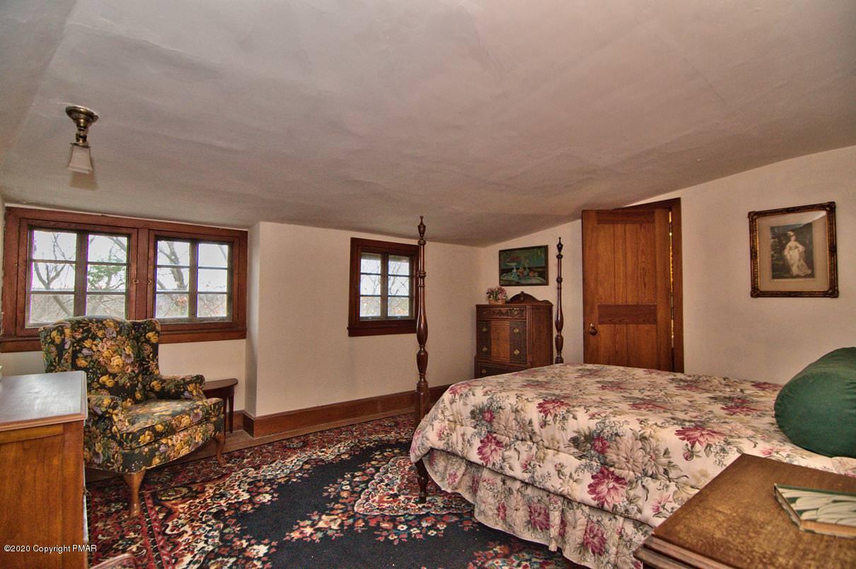 24 Summit Avenue Pocono Manor, PA 18349 - Photo 77 of 114 Bedroom 9