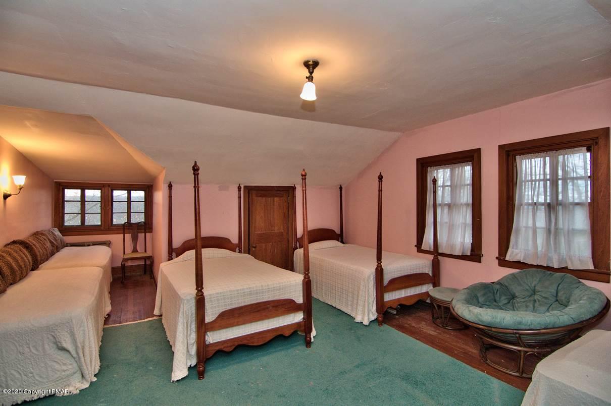 24 Summit Avenue Pocono Manor, PA 18349 - Photo 82 of 114 Bedroom 10