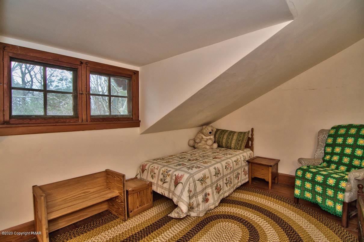 24 Summit Avenue Pocono Manor, PA 18349 - Photo 89 of 114 a bedroom with a bed and a lounge chair