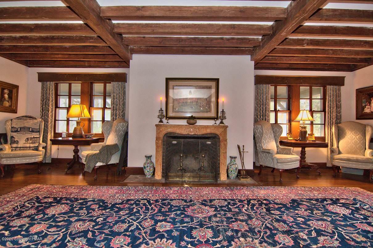 24 Summit Avenue Pocono Manor, PA 18349 - Photo 9 of 114 Living Room