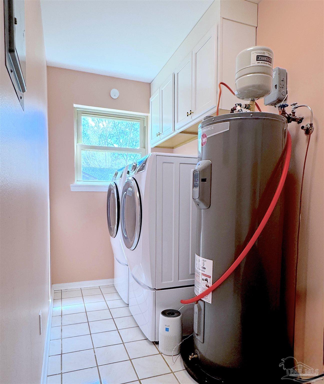 3585 Riddick Drive Pensacola, FL 32504 - Photo 8 of 22 a utility room with washer and dryer