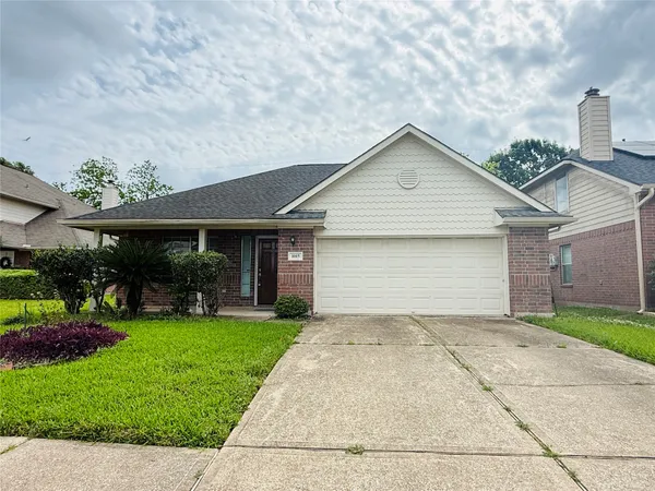 $2,000 | 1015 Andover Drive, Pearland, TX 77584