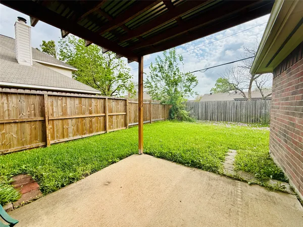 $2,000 | 1015 Andover Drive, Pearland, TX 77584