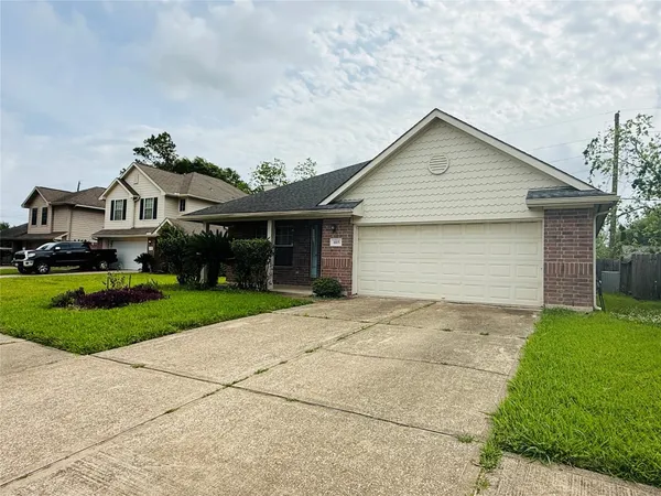 $2,000 | 1015 Andover Drive, Pearland, TX 77584