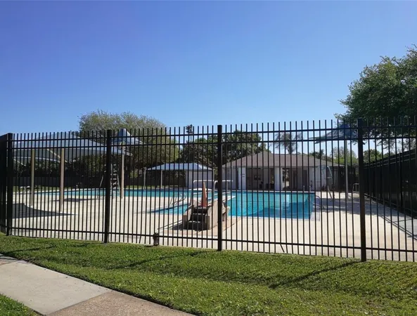 $2,000 | 1015 Andover Drive, Pearland, TX 77584