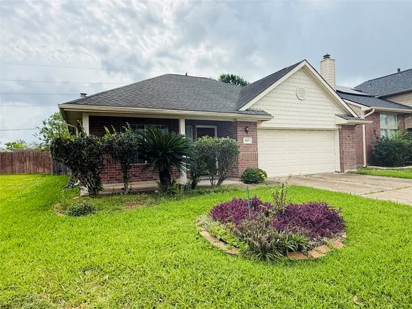 $2,000 | 1015 Andover Drive, Pearland, TX 77584