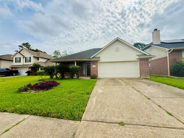 $2,000 | 1015 Andover Drive, Pearland, TX 77584