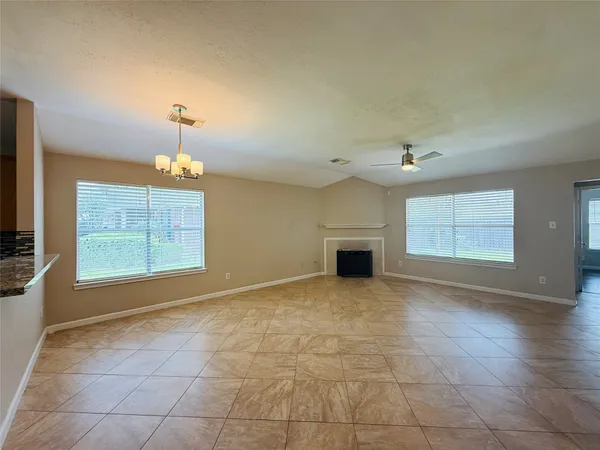 $2,000 | 1015 Andover Drive, Pearland, TX 77584